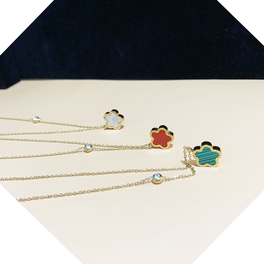 Stainless Steel 18K Gold Plate - Red Clover Flower recension och pris